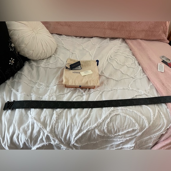 LV Initials 40MM Reversible Belt
Size: 80cm - Picture 8 of 9